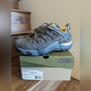Keen waterproof hiking shoes, olive raven Men's 8.5 new in box